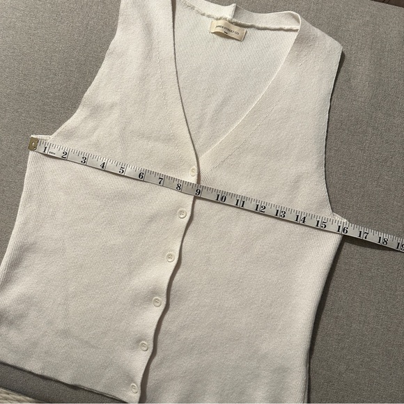 James Street Co Keaton Vest in White - Picture 6 of 6